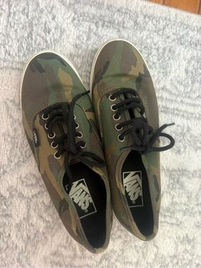 Vans Camo Canvas Low Top Sneakers - Green & Black